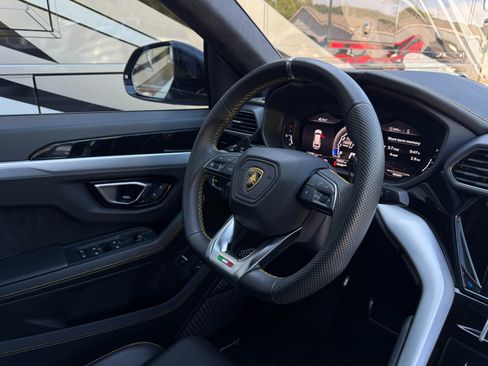 Used 2021 Lamborghini Urus image 28