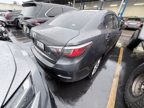 Used 2017 Toyota Yaris iA image 3