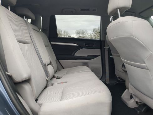 Used 2019 Toyota Highlander LE image 25