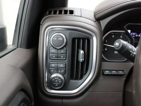 Used 2022 GMC Sierra 2500 Denali w/ Denali Ultimate Package AWD/4WD image 8