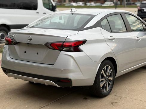 Used 2025 Nissan Versa SV image 7