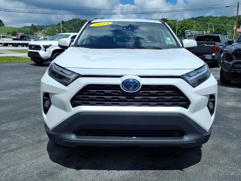 Used 2023 Toyota RAV4 XLE Premium AWD/4WD image 11