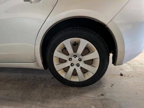 Used 2010 Subaru Impreza 2.5i AWD/4WD image 14