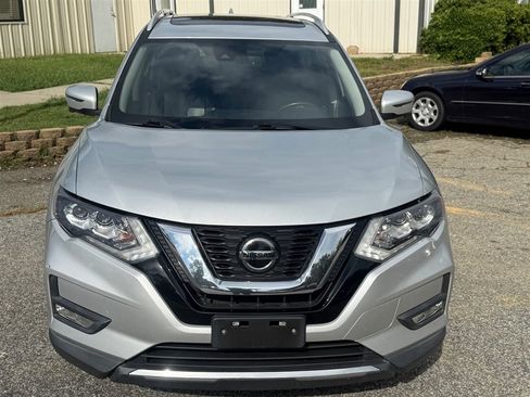 Used 2019 Nissan Rogue SL w/ Premium Package image 11