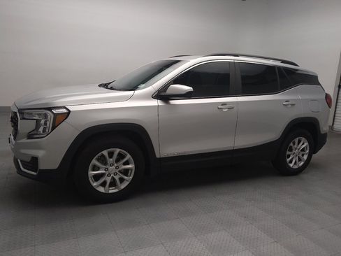Used 2022 GMC Terrain SLE w/ Driver Convenience Package image 2