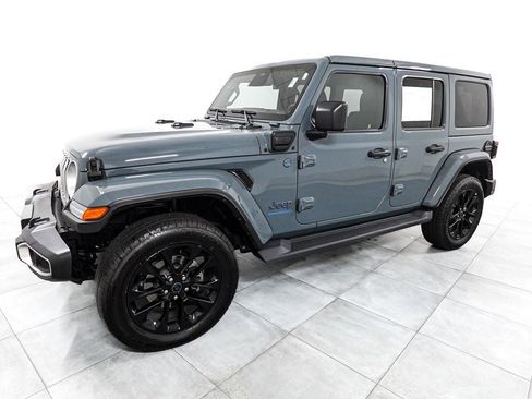 Used 2025 Jeep Wrangler Unlimited Sahara AWD/4WD image 4