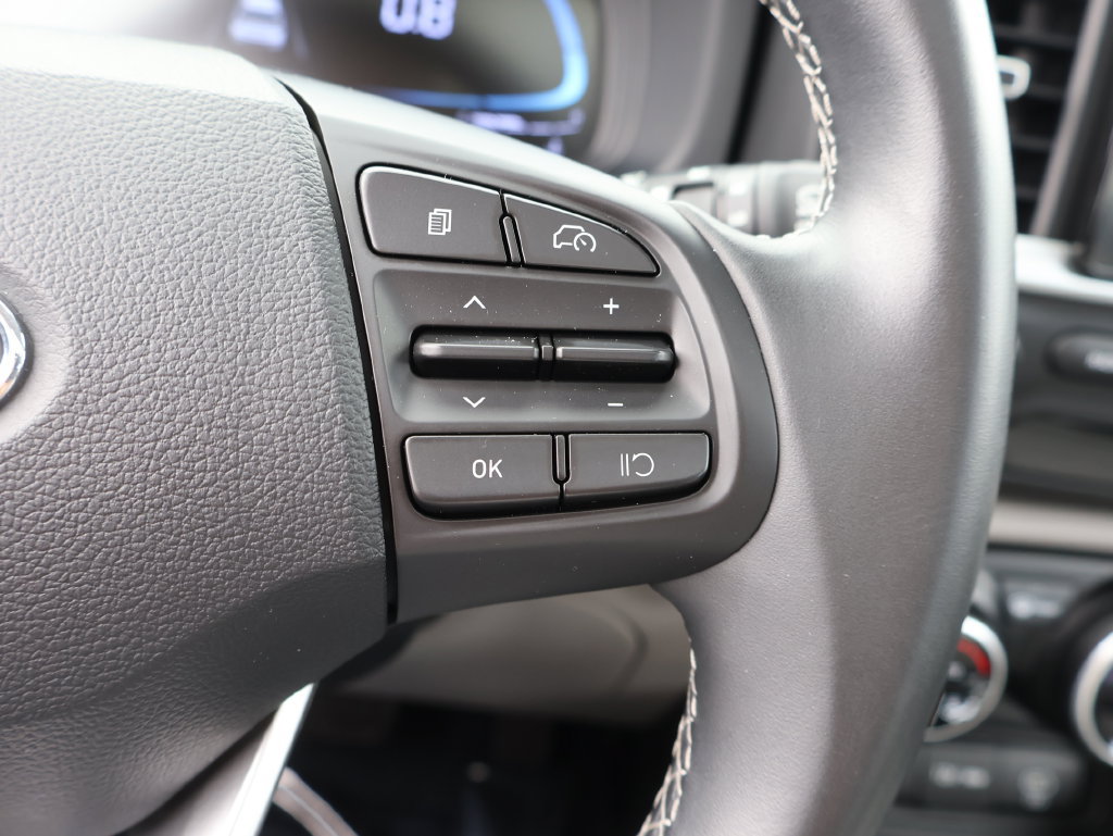 Used 2025 Hyundai Venue SEL FWD image 28