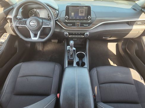 Used 2024 Nissan Altima 2.5 SV FWD image 18