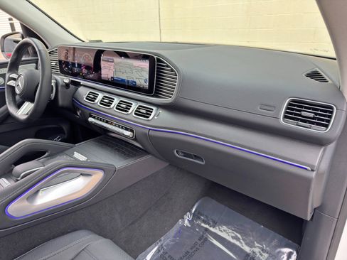 Used 2024 Mercedes-Benz GLS 450 4MATIC image 15