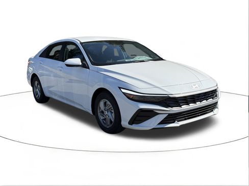 New 2026 Hyundai Elantra SE image 1