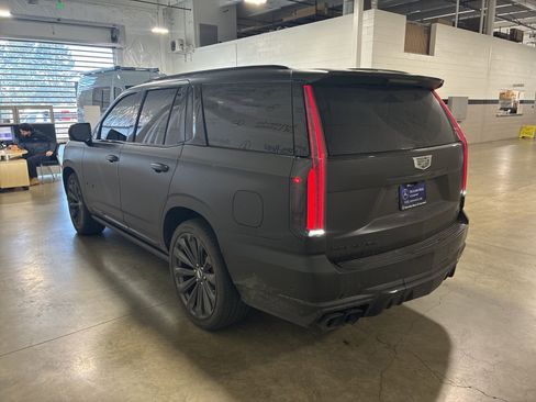 Used 2025 Cadillac Escalade V image 3