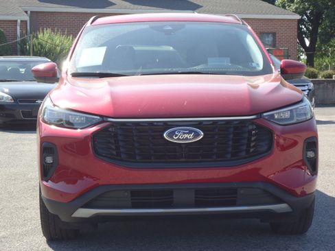 Used 2025 Ford Escape Platinum w/ Premium Technology Package AWD/4WD image 8