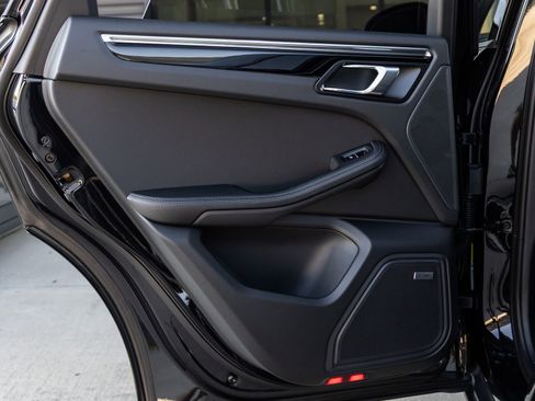 Certified 2026 Porsche Macan image 34