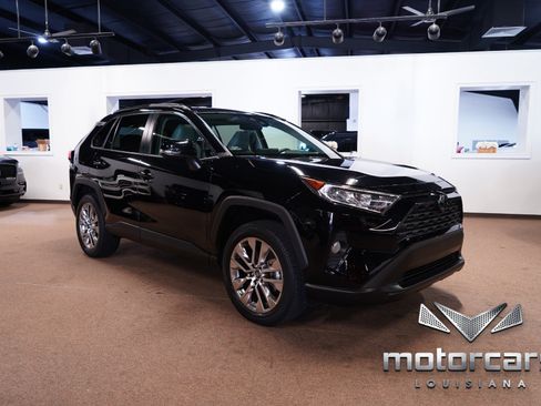Used 2021 Toyota RAV4 XLE Premium FWD image 9