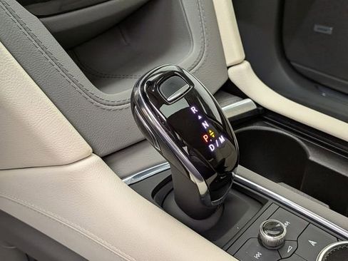 Certified 2023 Cadillac XT5 Premium Luxury w/ LPO, Floor Liner Package AWD/4WD image 17