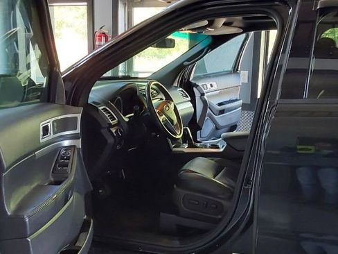 Used 2014 Ford Explorer XLT w/ Equipment Group 202A FWD image 14
