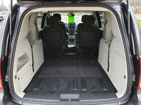 Used 2018 Dodge Grand Caravan SE w/ UConnect Hands-Free Group image 5