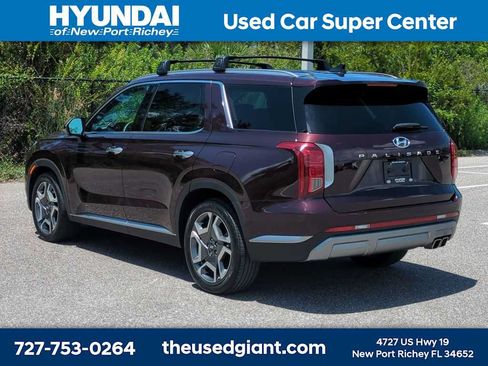Used 2024 Hyundai Palisade SEL w/ Premium Package FWD image 3