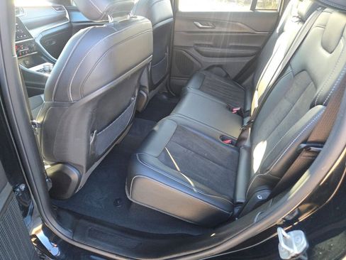 Certified 2023 Jeep Grand Cherokee Altitude image 16