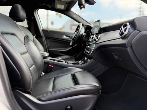 Used 2018 Mercedes-Benz GLA 250 w/ Premium Package image 38