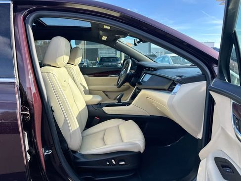 Used 2017 Cadillac XT5 Luxury w/ Driver Awareness Package image 27