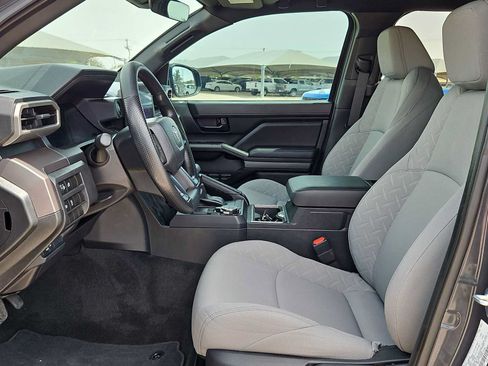 Used 2025 Toyota Tacoma SR5 AWD/4WD image 15