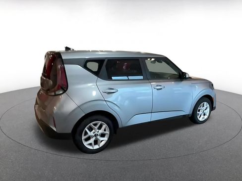 Used 2025 Kia Soul LX w/ LX Technology Package FWD image 14