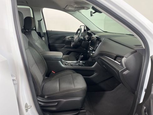 Used 2019 Chevrolet Traverse LT image 8