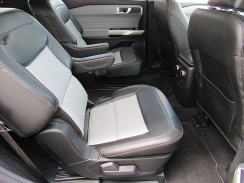Used 2023 Ford Explorer XLT w/ Equipment Group 202A AWD/4WD image 32