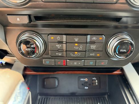 Used 2015 Ford F150 King Ranch w/ Equipment Group 601A Luxury AWD/4WD image 19