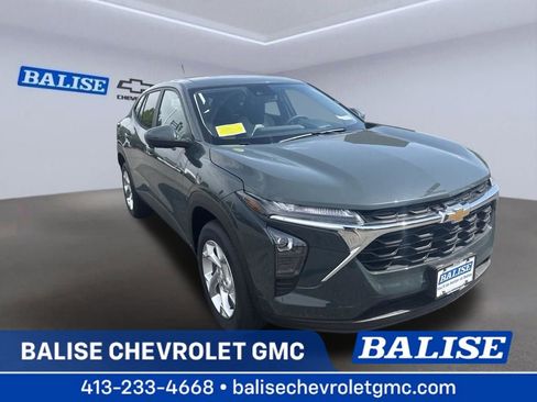 New 2026 Chevrolet Trax LS w/ LS Convenience Package FWD image 1