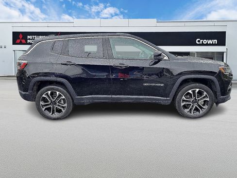 Used 2022 Jeep Compass Limited image 3