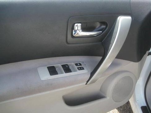 Used 2014 Nissan Rogue S AWD/4WD image 15
