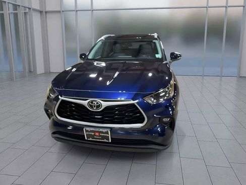 Used 2023 Toyota Highlander XLE image 6