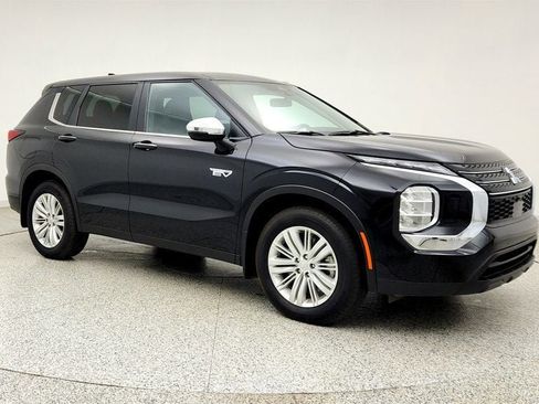 Used 2025 Mitsubishi Outlander ES AWD/4WD image 3