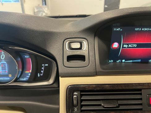 Used 2016 Volvo XC70 T5 Premier w/ Proximity Package AWD/4WD image 17