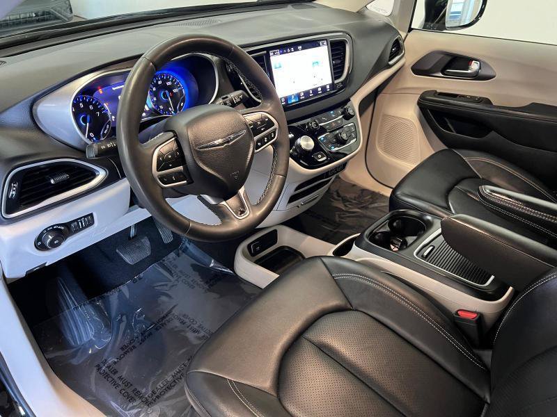 Used 2024 Chrysler Pacifica Touring-L FWD image 14