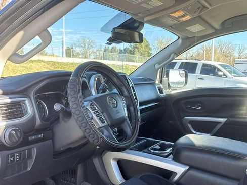 Used 2020 Nissan Titan SV w/ SV Convenience Package image 10
