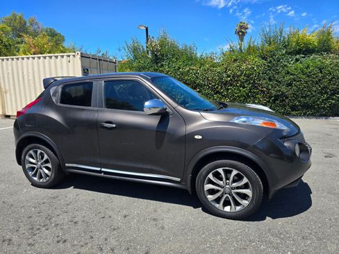 Used 2011 Nissan Juke SL w/ Sport Pkg FWD image 8