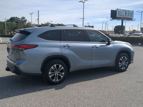 Used 2022 Toyota Highlander XLE image 13