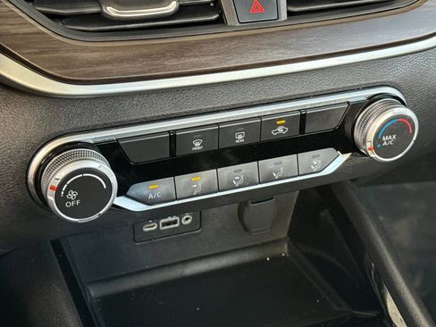 Used 2024 Nissan Altima 2.5 SV FWD image 18