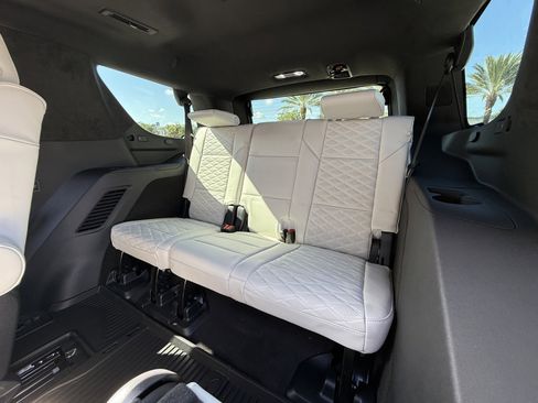 Used 2025 Cadillac Escalade V w/ LPO, ONYX Package image 15