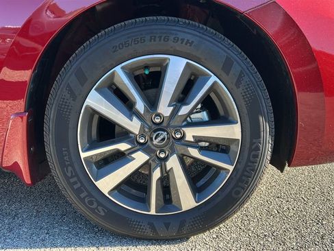 Used 2025 Nissan Versa SV w/ Trunk Package image 29