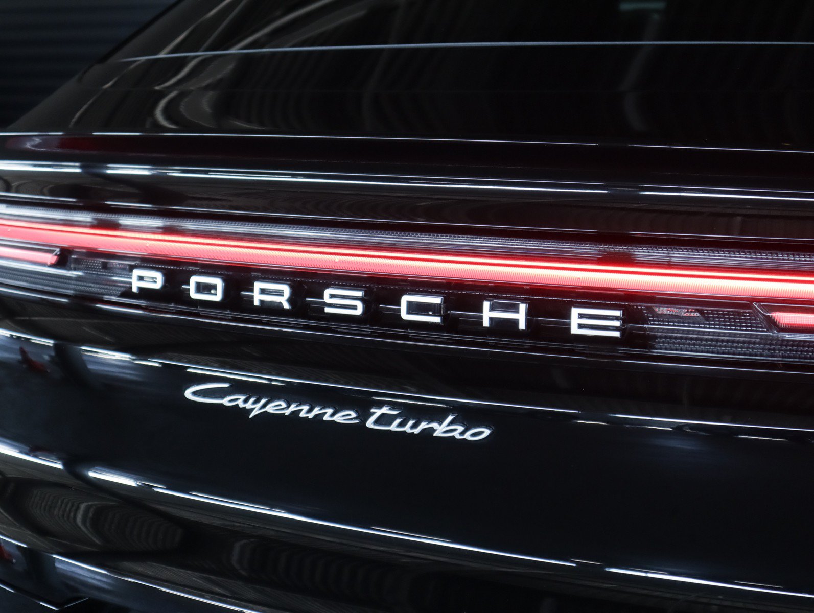 Certified 2024 Porsche Cayenne Turbo AWD/4WD image 27