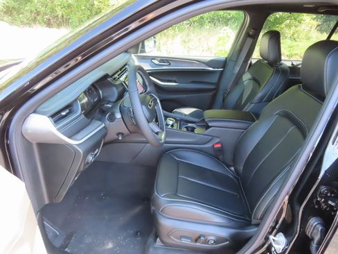 New 2025 Jeep Grand Cherokee Limited w/ Luxury Tech Group II image 20