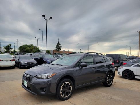 Used 2021 Subaru Crosstrek 2.0i Premium w/ Moonroof Package AWD/4WD image 3