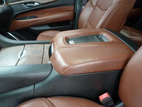 Used 2016 Cadillac Escalade Premium AWD/4WD image 36
