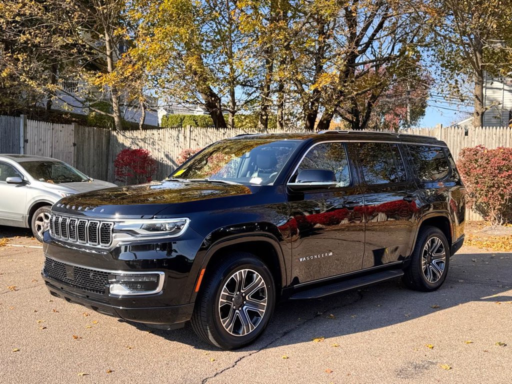 Used 2023 Jeep Wagoneer 4WD w/ Premium Group I image 2