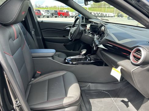 New 2026 Chevrolet Trax RS w/ Sunroof Package FWD image 13