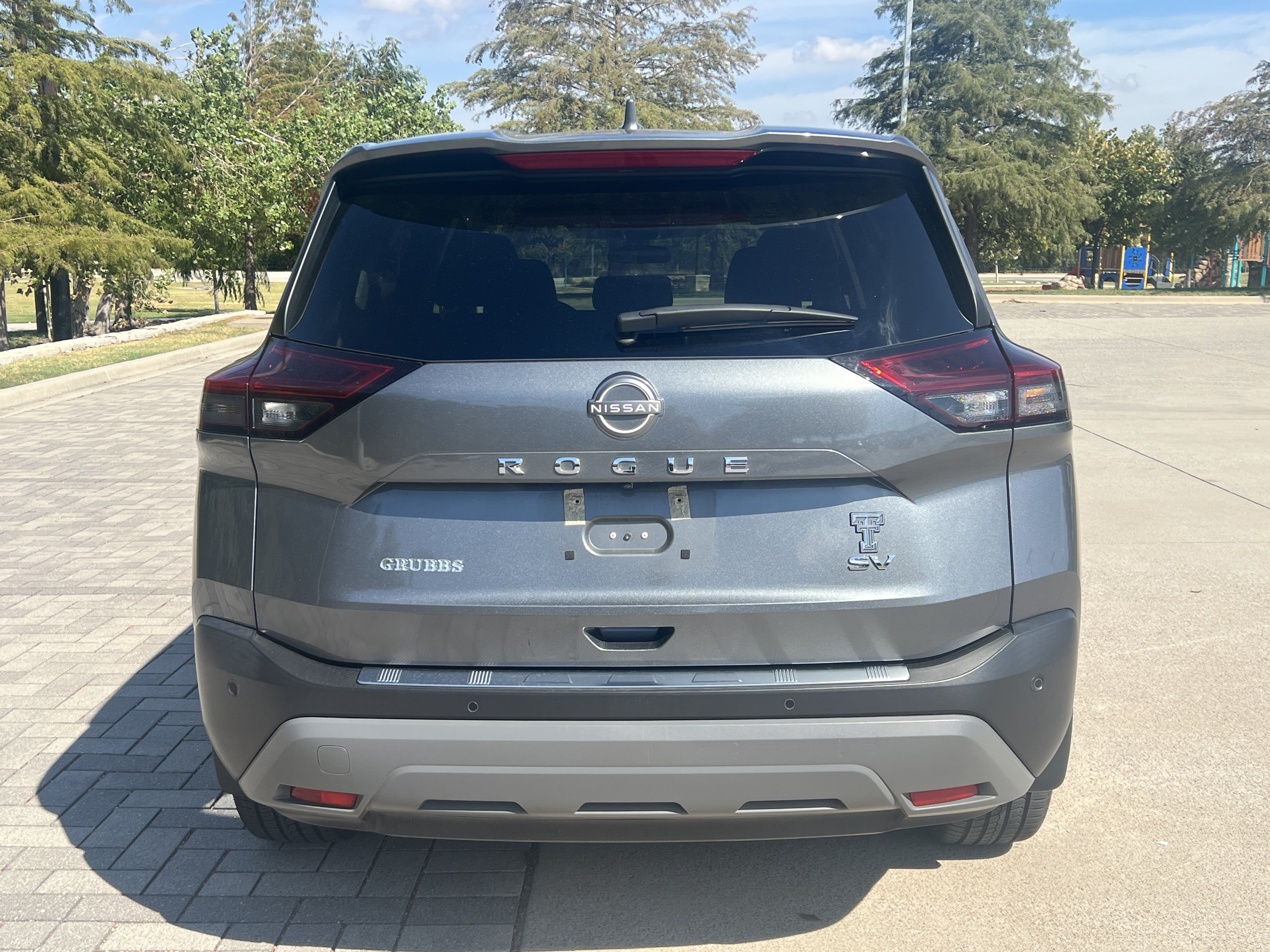 Used 2023 Nissan Rogue SV FWD image 8